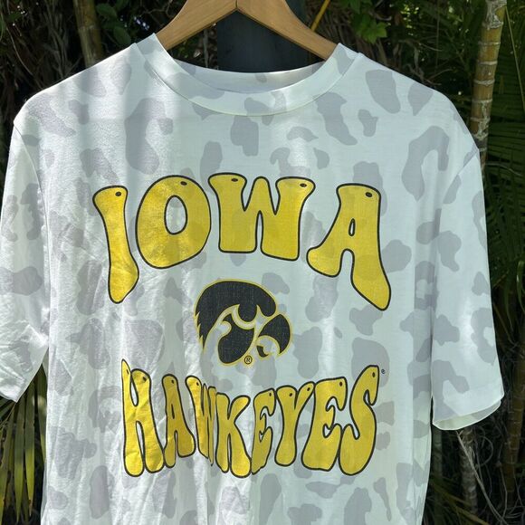 Iowa Hawkeyes Gameday Couture Women's Crushing Victory Subtle Leopard T-Shirt Lg - Picture 2 of 7